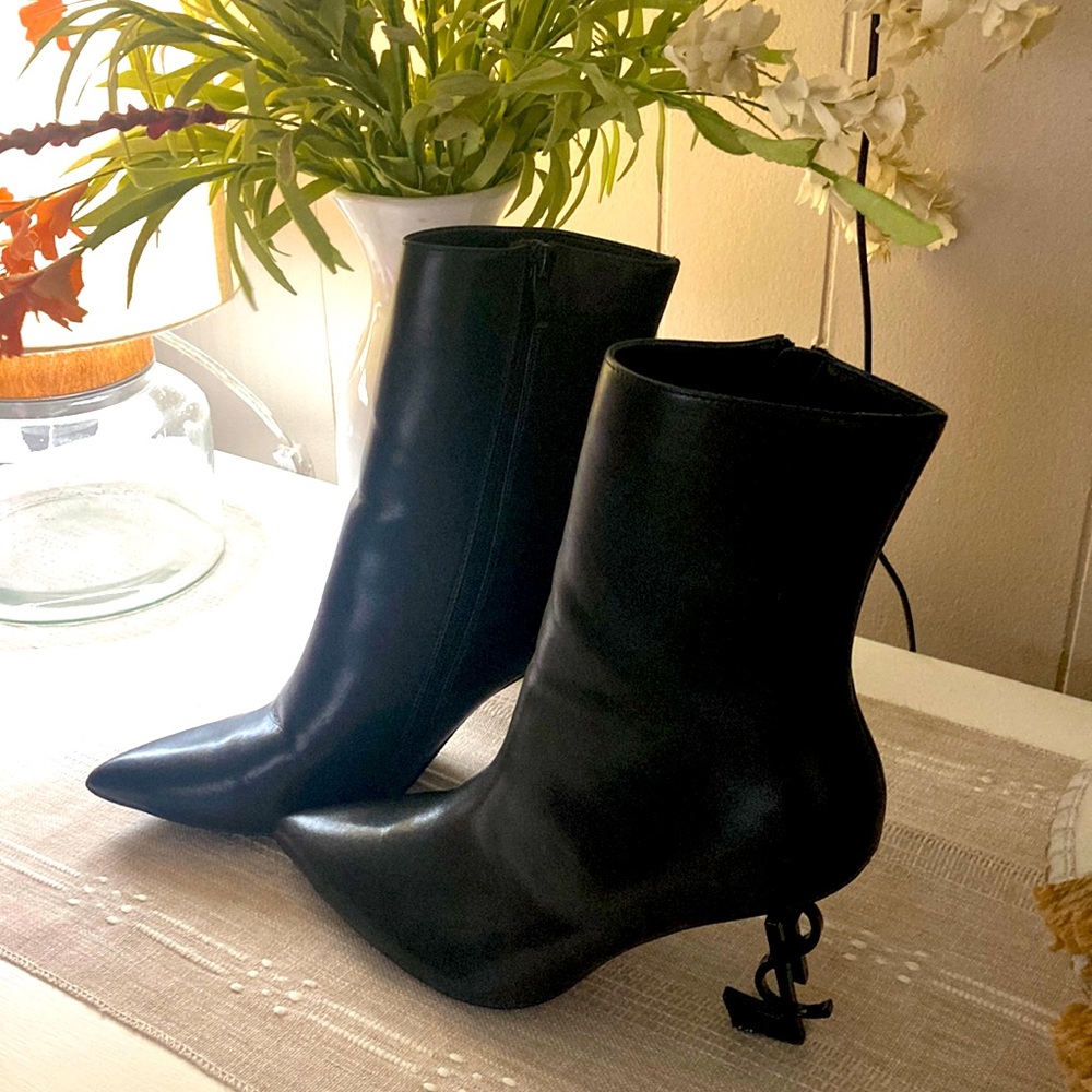 Black boots size 7